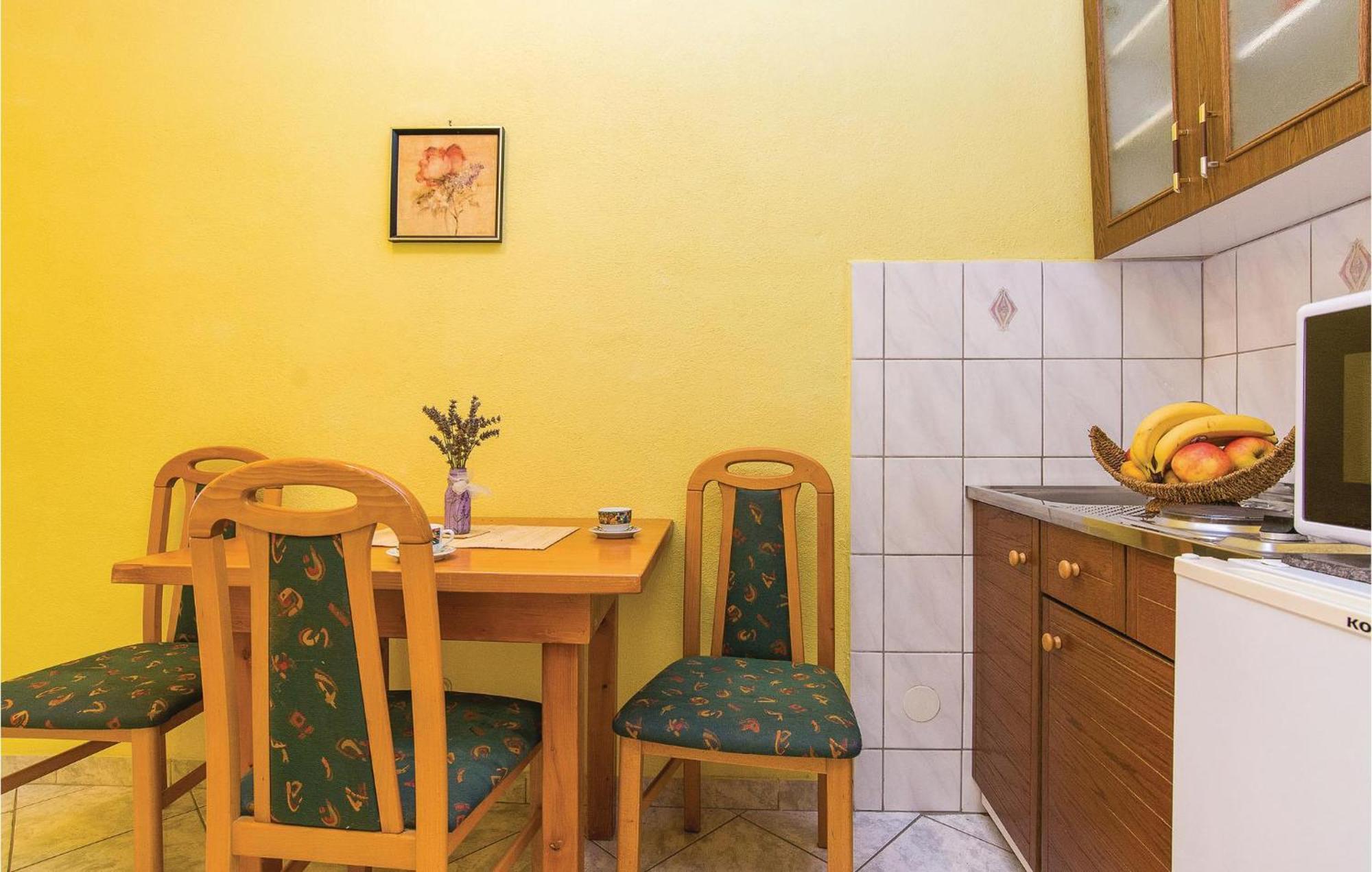 Pet Friendly Apartment In Pakostane With Kitchen 外观 照片