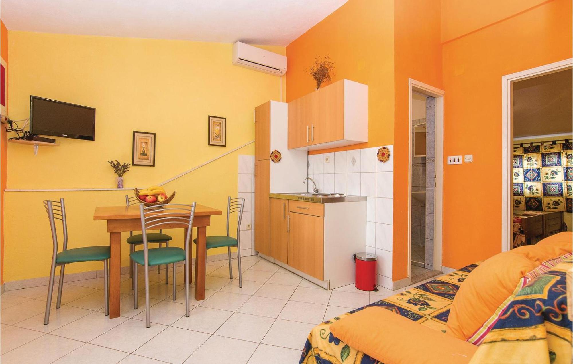 Pet Friendly Apartment In Pakostane With Kitchen 外观 照片