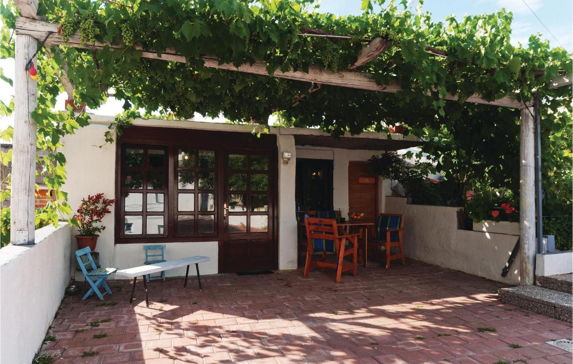 Pet Friendly Apartment In Pakostane With Kitchen 外观 照片
