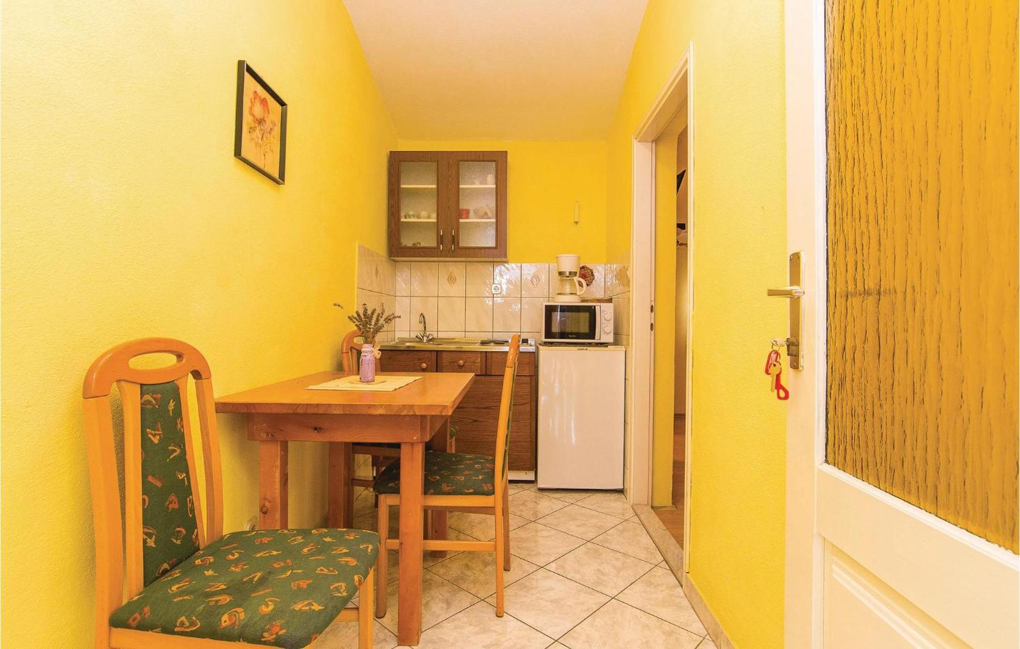 Pet Friendly Apartment In Pakostane With Kitchen 外观 照片
